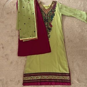 Pakistani/ Indian dress! 3 piece embroidered suit (never worn)
